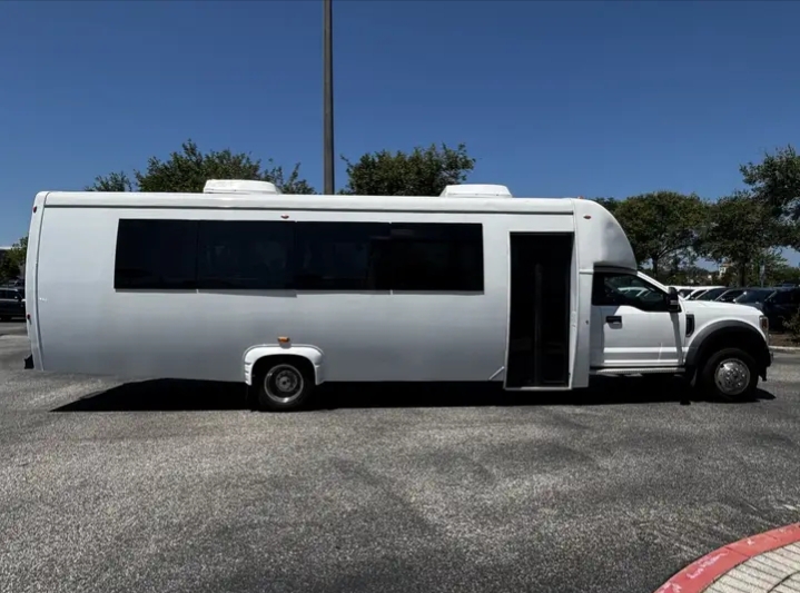 2022 Ford F-550 Shuttle Bus
