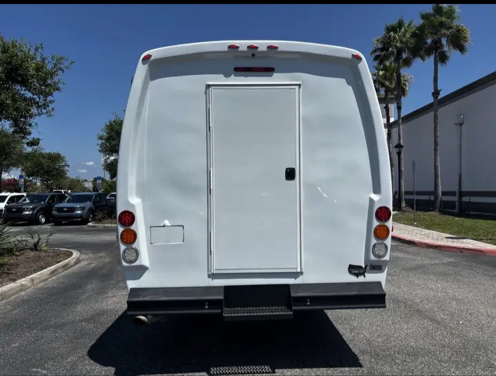 2022 Ford F-550 Shuttle Bus