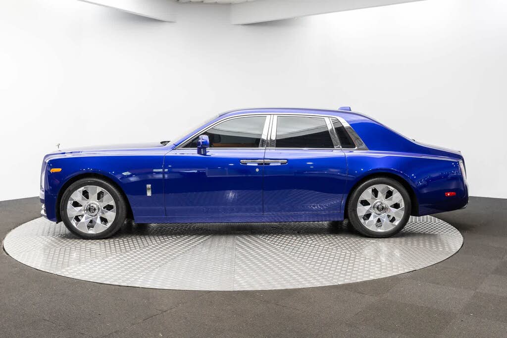 2023 Rolls-Royce Phantom RWD – Exclusive Luxury with V12 Power