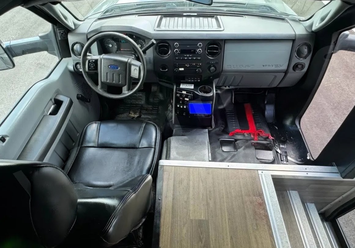 2015 Ford F-550 Limo Bus