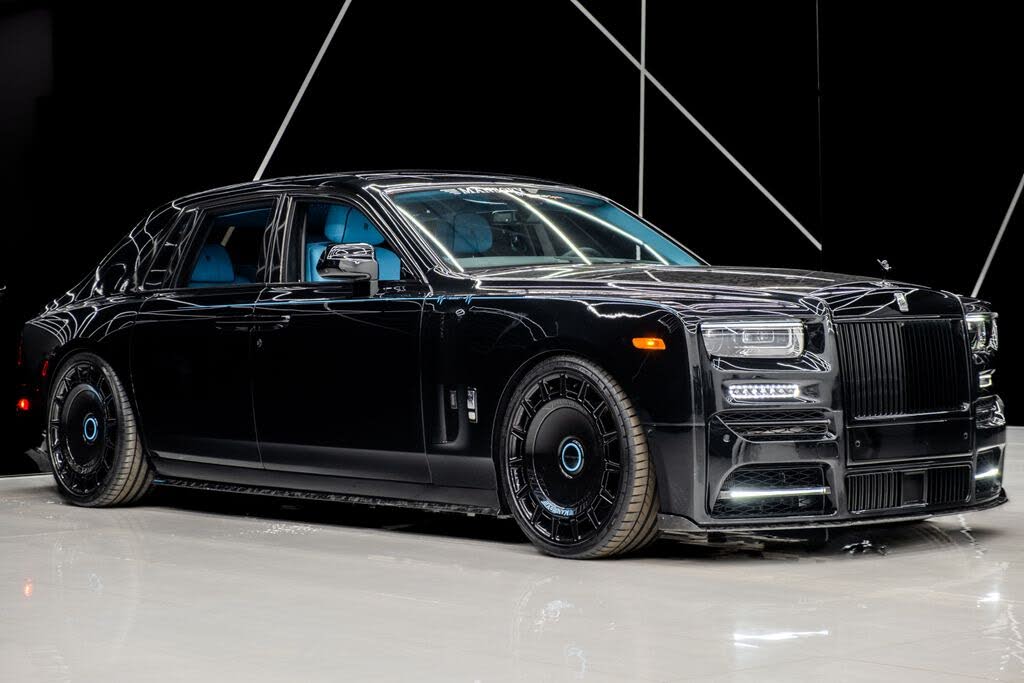2025 Rolls-Royce Phantom RWD – Ultra-Luxury Sedan