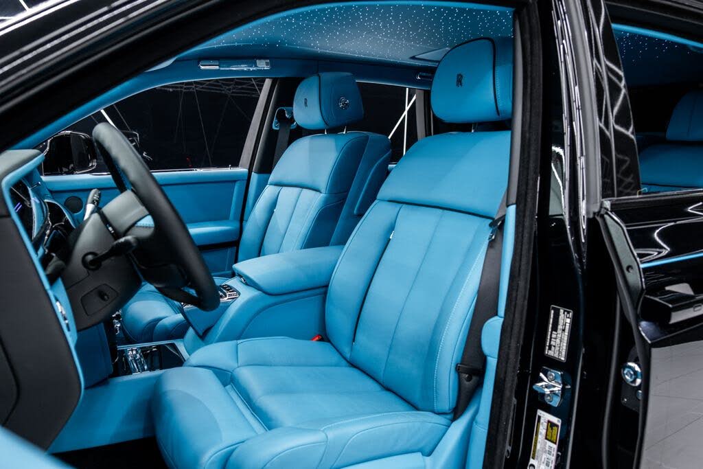 2025 Rolls-Royce Phantom RWD – Ultra-Luxury Sedan