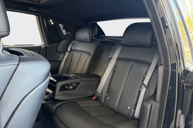 Premium 2022 Rolls-Royce Phantom – Luxury Redefined