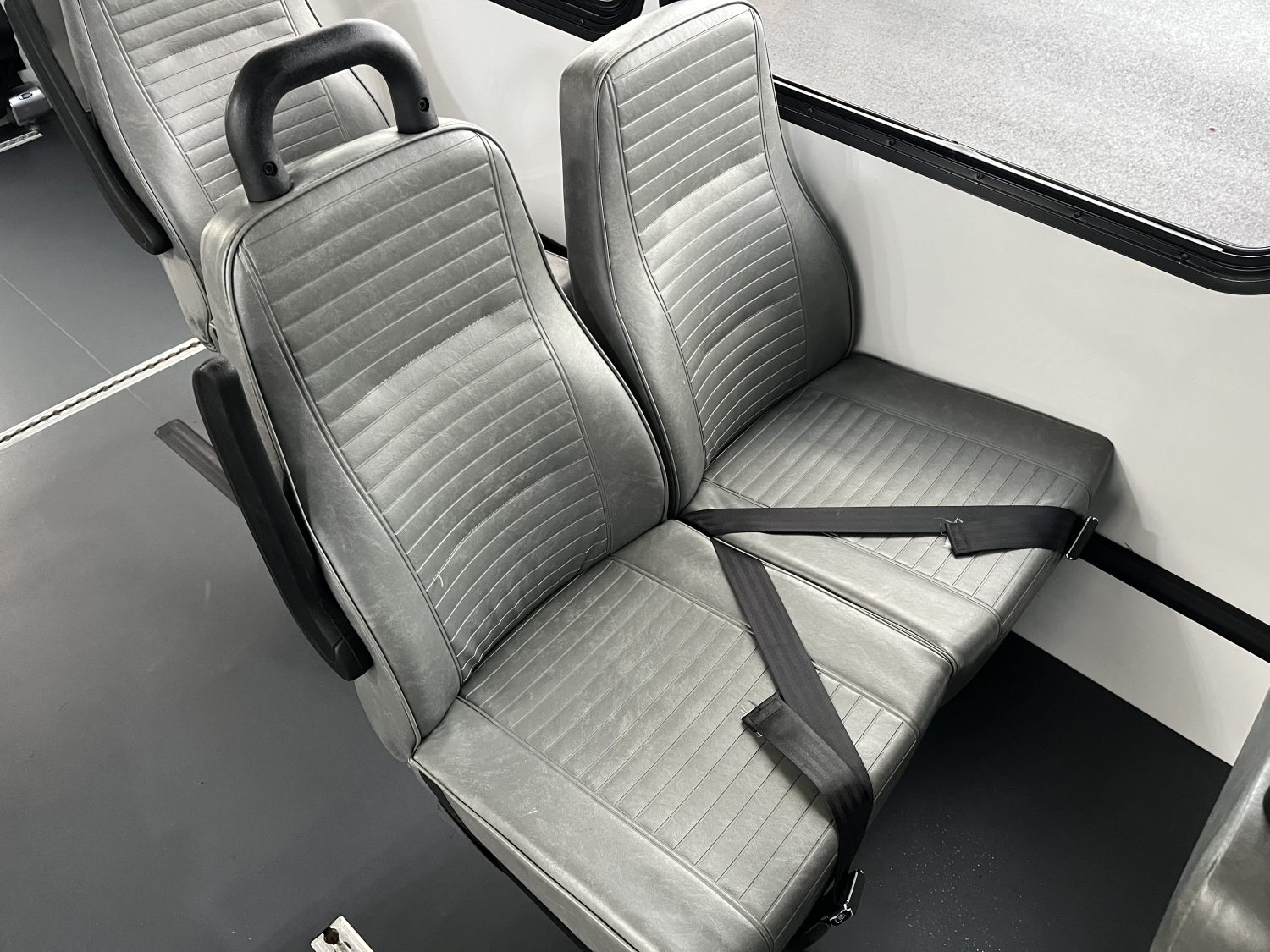 Reliable 2015 Ford E350 Goshen ADA Shuttle Bus