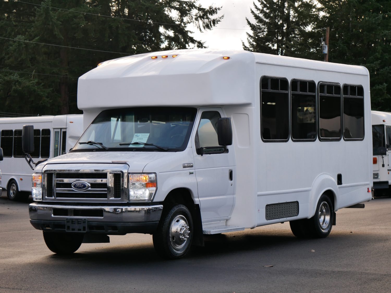 Reliable 2015 Ford E350 Goshen ADA Shuttle Bus