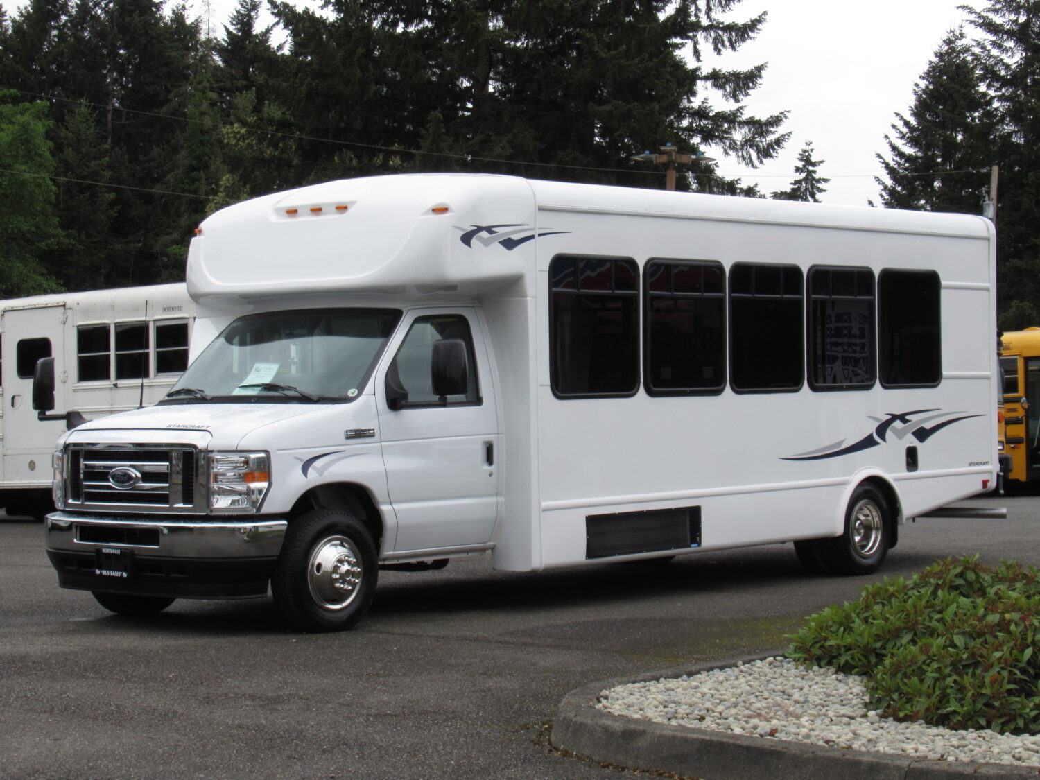 New 2025 Ford E-450 Starcraft MVP Commercial Shuttle Bus