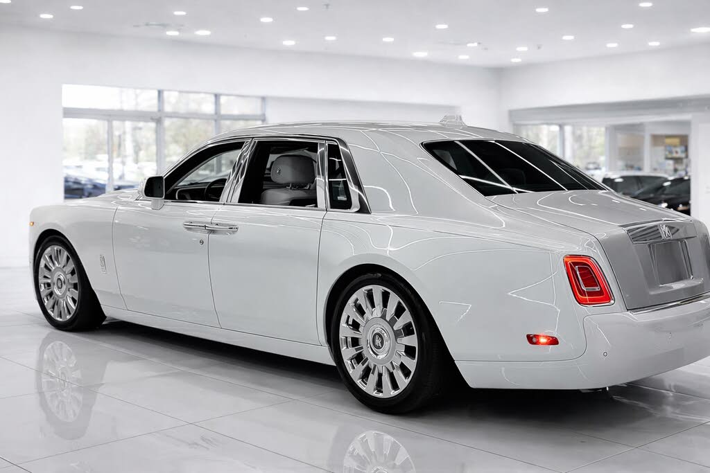 2018 Rolls-Royce Phantom RWD – Ultimate V12 Luxury Sedan