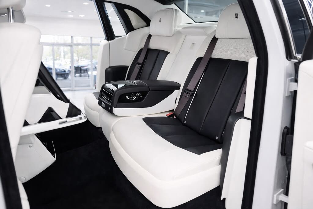2018 Rolls-Royce Phantom RWD – Ultimate V12 Luxury Sedan