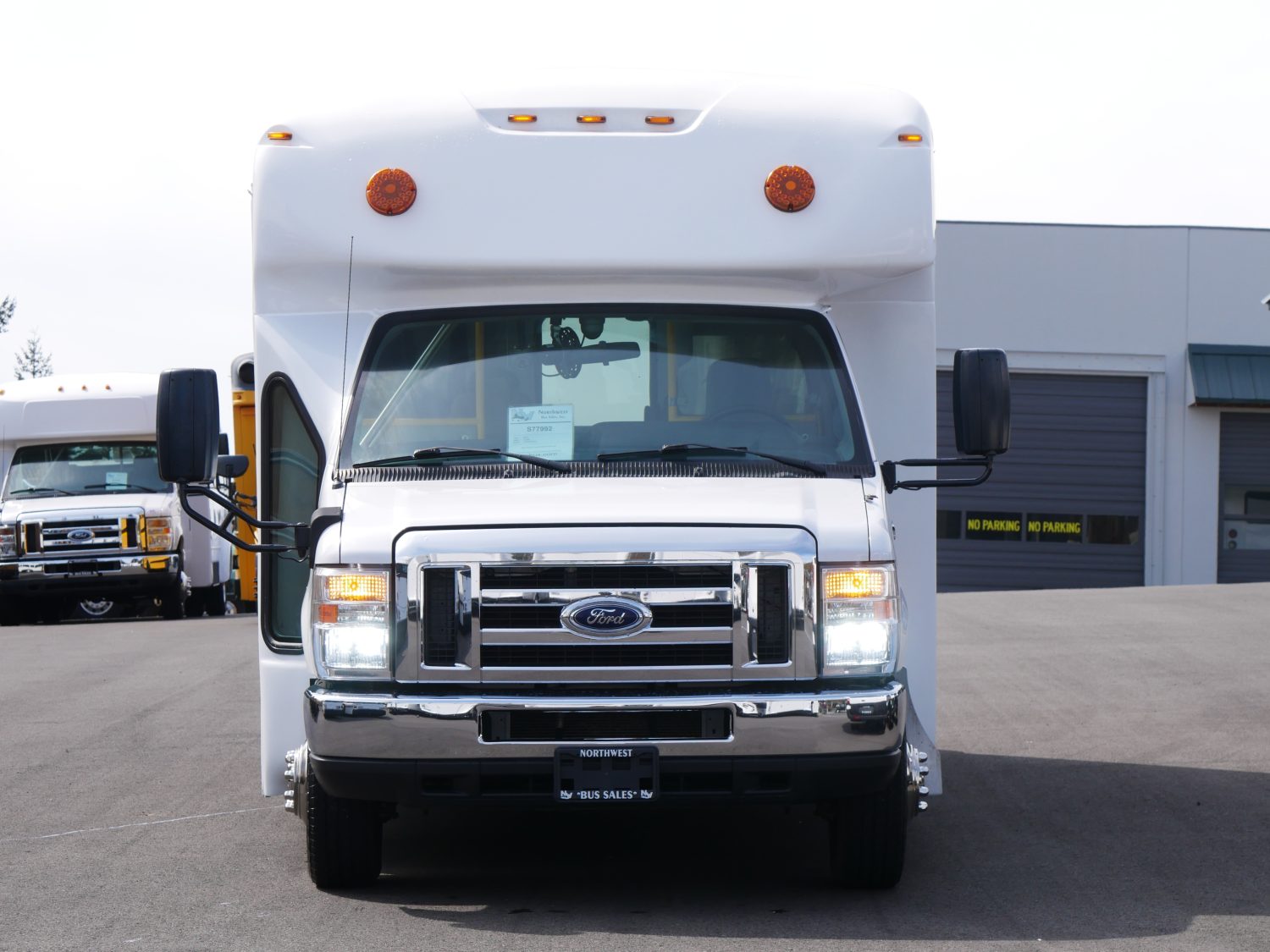 Reliable 2017 Ford Startrans E450 14 Passenger ADA Shuttle Bus