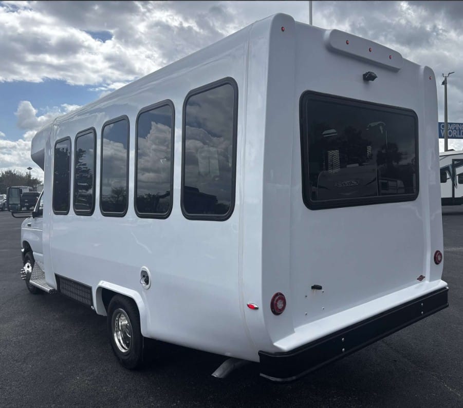 2026 Diamond Coach VIP 2200 P/T – Ford E350