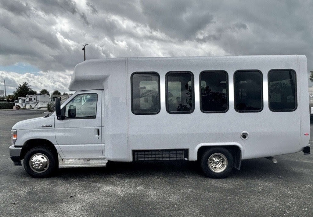 2026 Diamond Coach VIP 2200 P/T – Ford E350