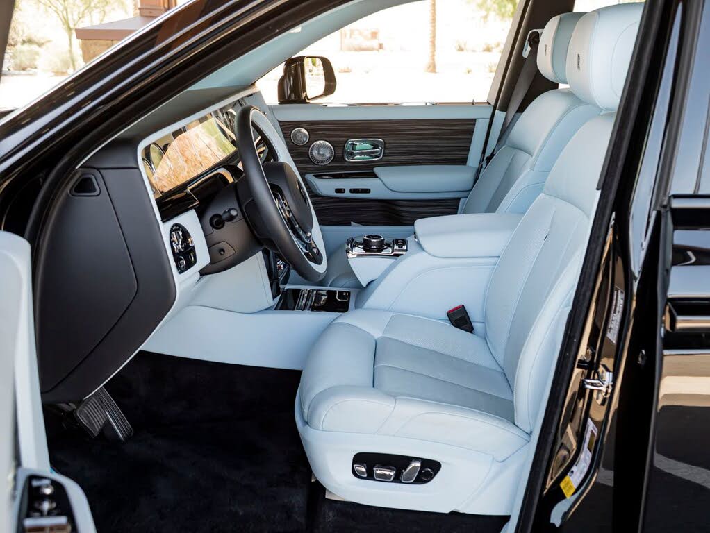 2023 Rolls-Royce Phantom RWD – Ultra-Luxury Sedan