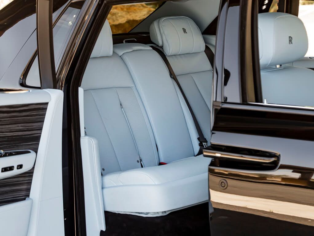 2023 Rolls-Royce Phantom RWD – Ultra-Luxury Sedan