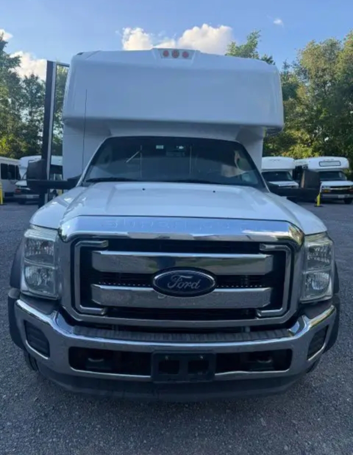 2013 Ford F-550 Shuttle Bus