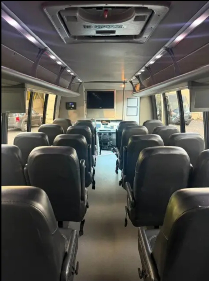 2013 Ford F-550 Shuttle Bus