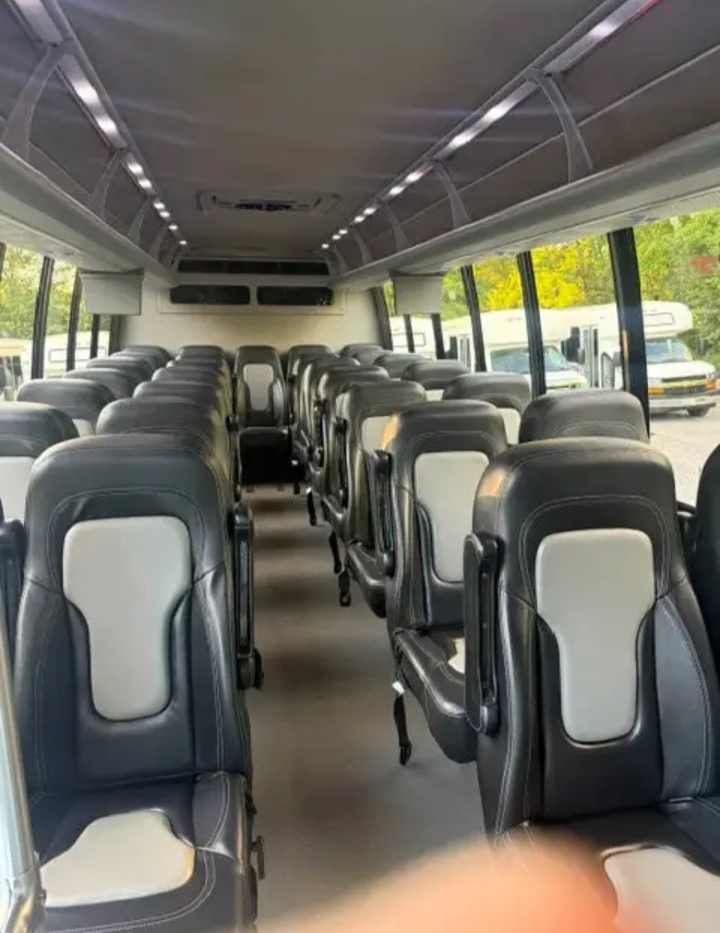 2013 Ford F-550 Shuttle Bus