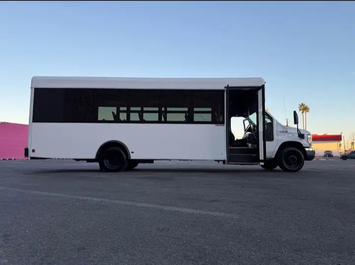 2016 Ford E-450 Shuttle Bus