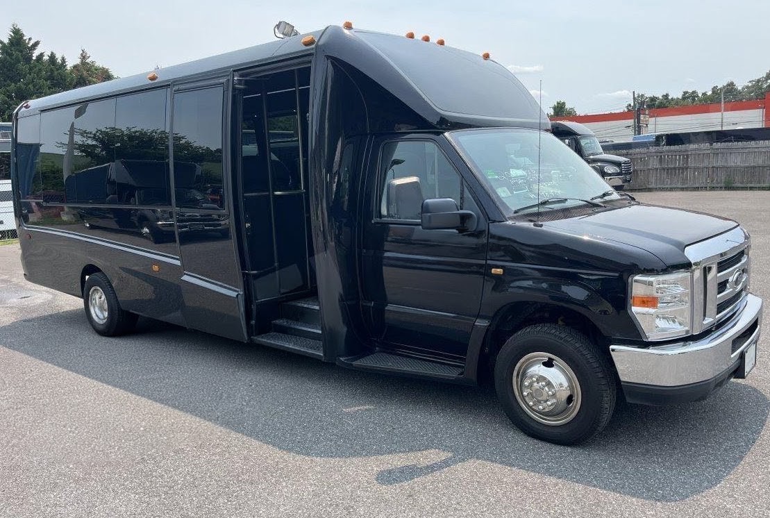 2019 Ford E450 Grech Shuttle Bus – Spacious & Reliable