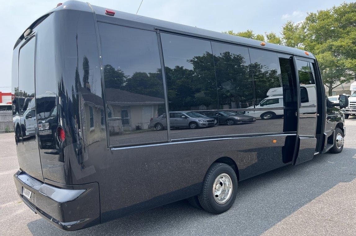 2019 Ford E450 Grech Shuttle Bus – Spacious & Reliable