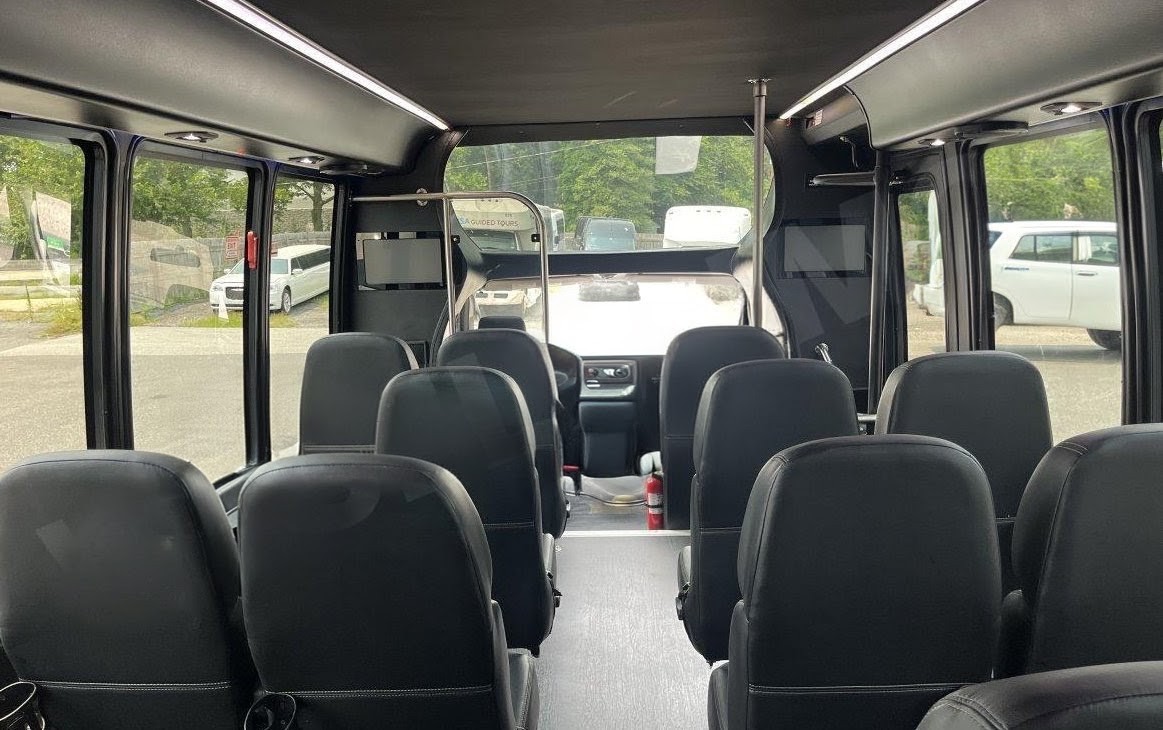 2019 Ford E450 Grech Shuttle Bus – Spacious & Reliable