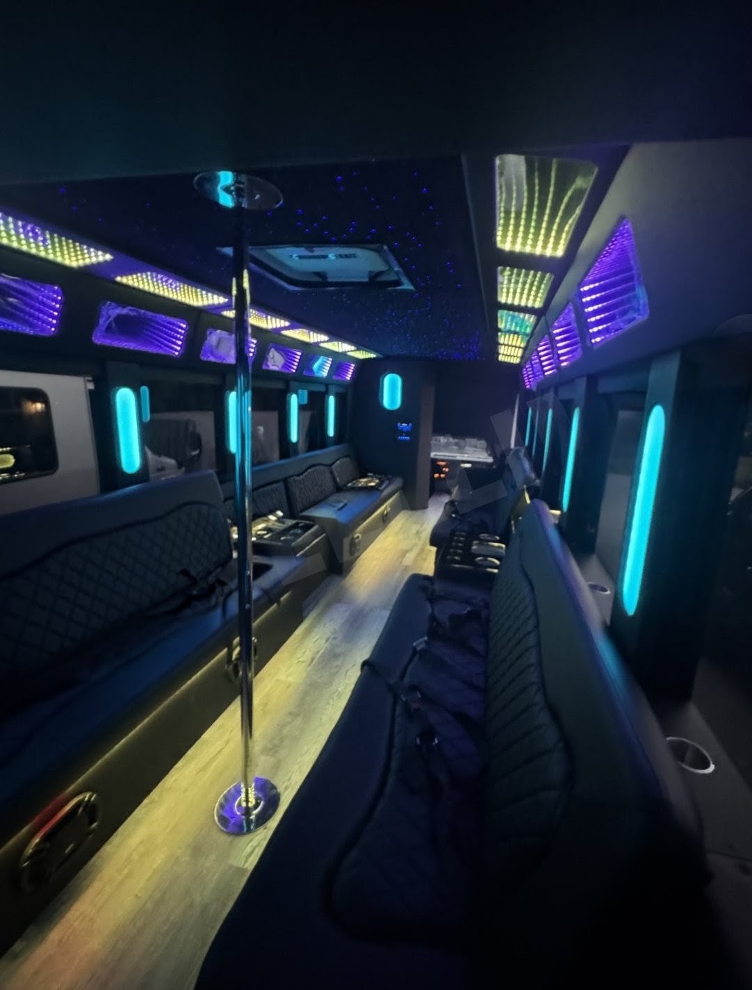 Reliable 30-Passenger 2018 Starcraft Ford F550 Bus