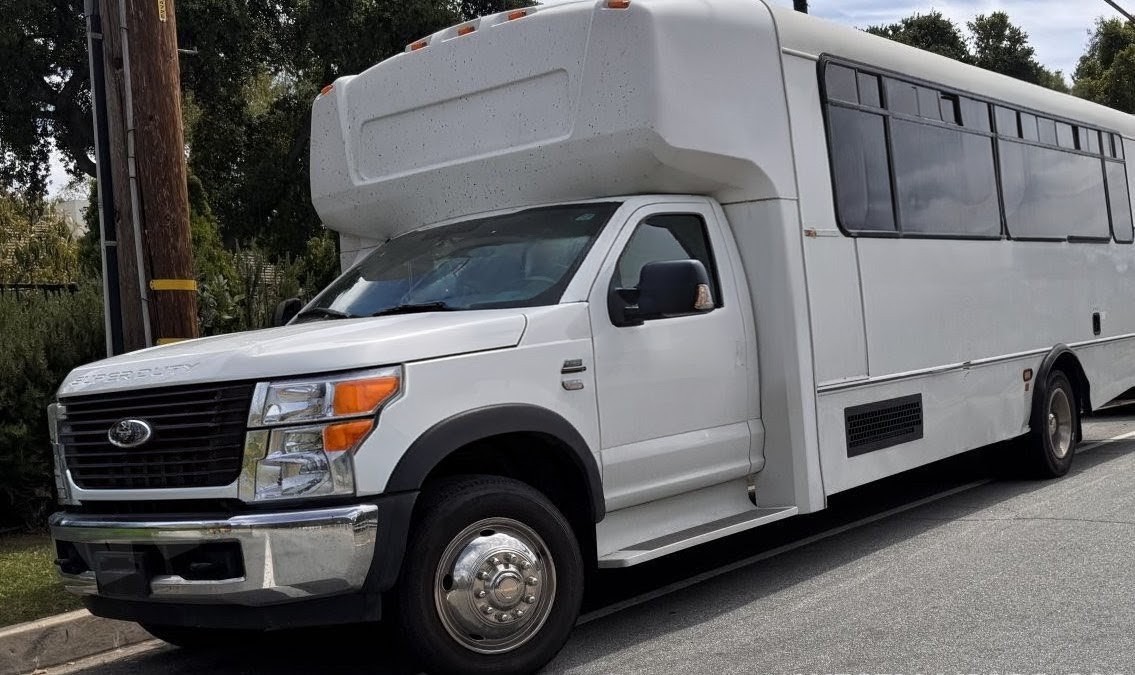 Reliable 30-Passenger 2018 Starcraft Ford F550 Bus