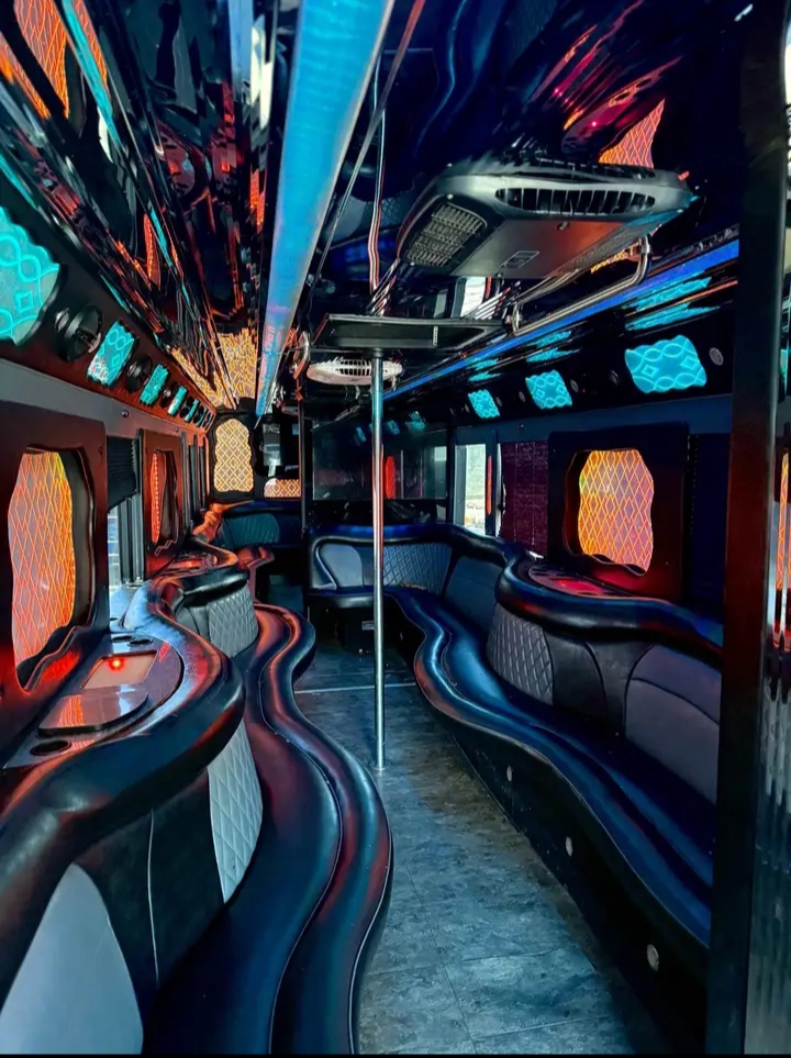 2012 Freightliner Workhorse Motorcoach