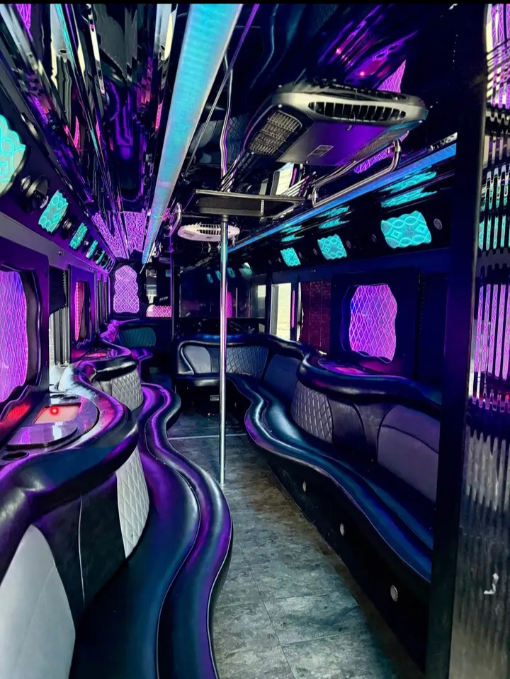 2012 Freightliner Workhorse Motorcoach