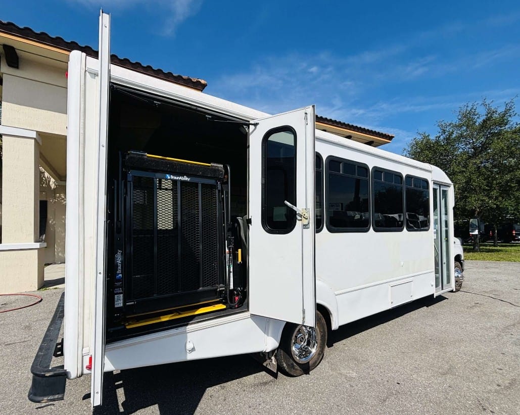 2016 Ford E450 Goshen Coach GCII P/T