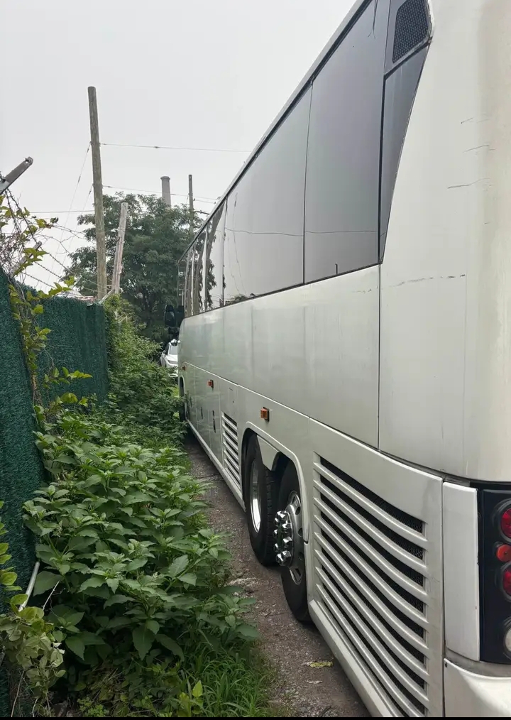 2004 MCI J Series Motorcoach