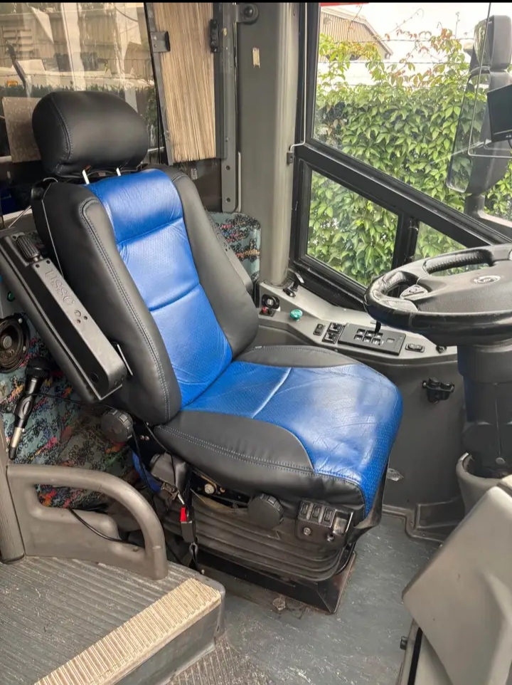 2004 MCI J Series Motorcoach