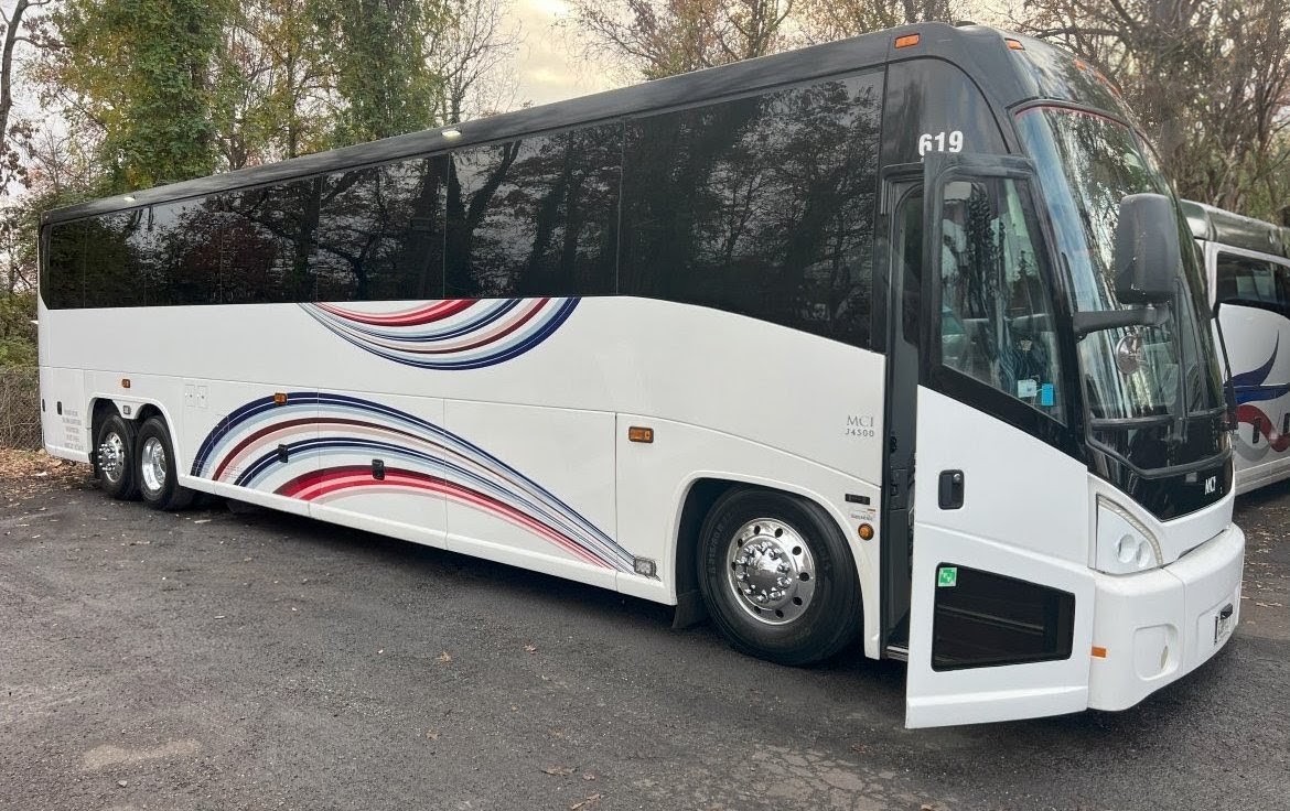 2018 MCI J4500