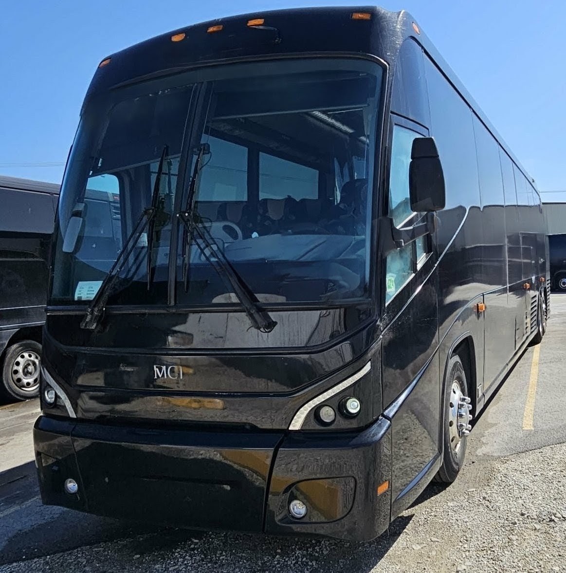 Reliable 2013 MCI J4500 56 Passenger Charter Bus