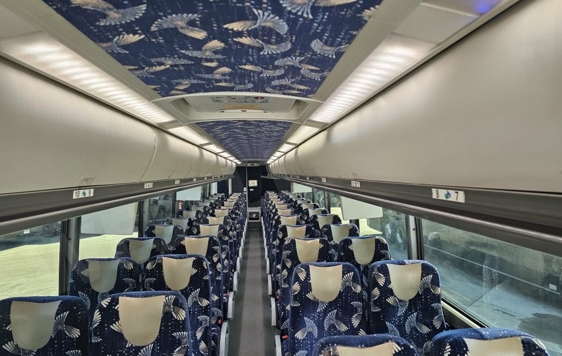 Reliable 2013 MCI J4500 56 Passenger Charter Bus