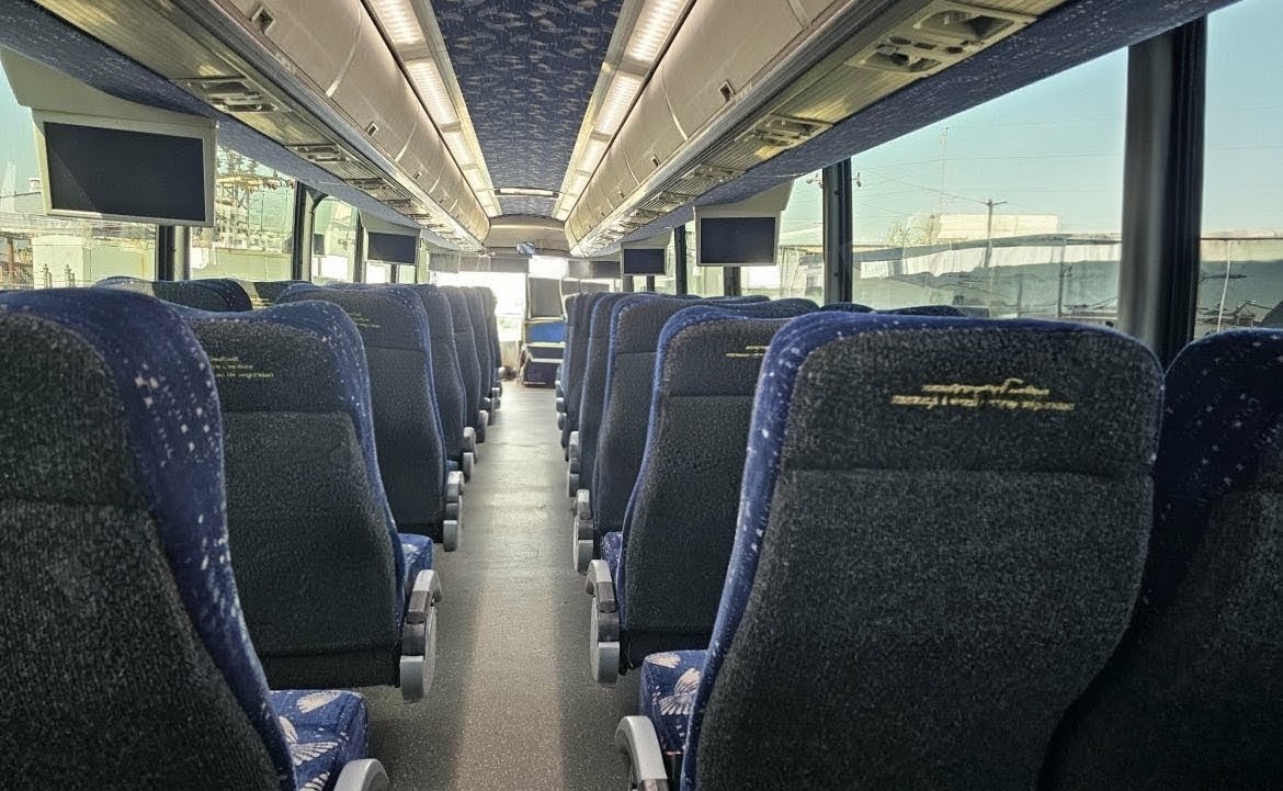 Reliable 2013 MCI J4500 56 Passenger Charter Bus