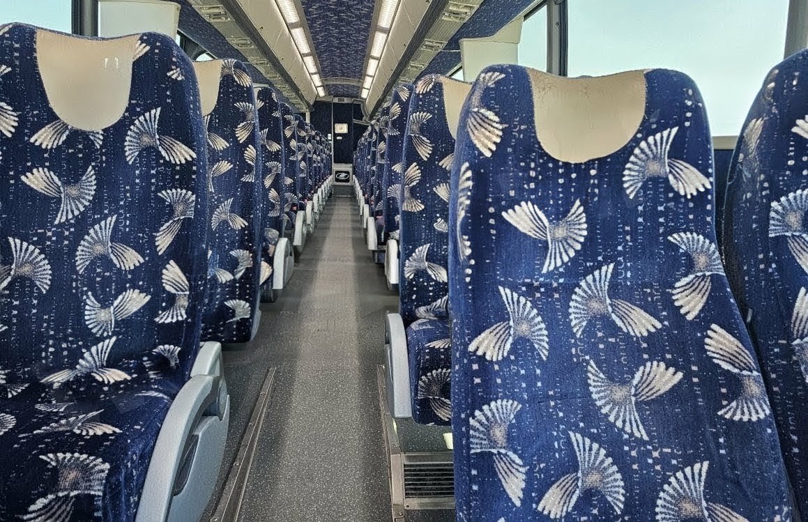 Reliable 2013 MCI J4500 56 Passenger Charter Bus