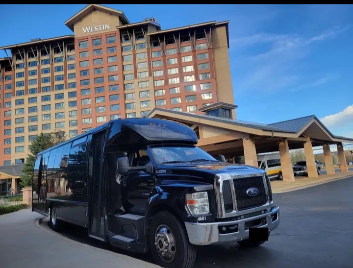 2016 Ford F-650 Shuttle Bus