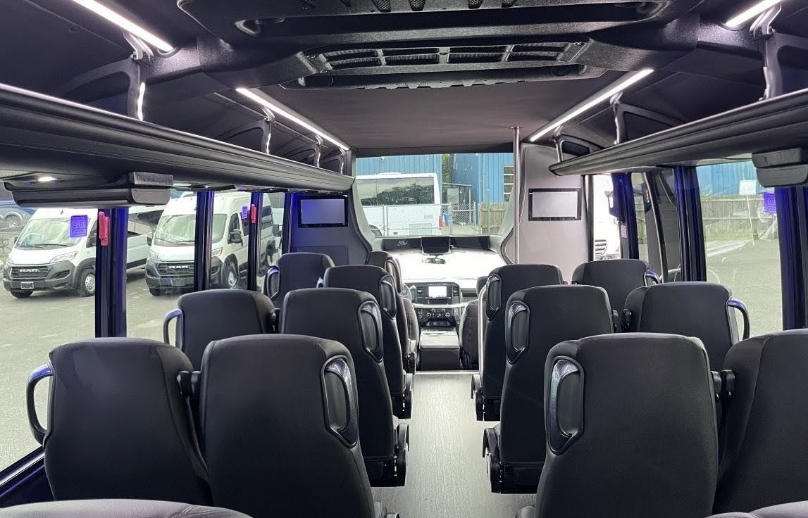 Like-New 2025 Ford F600 Shuttle Bus – 29 Passenger Seating