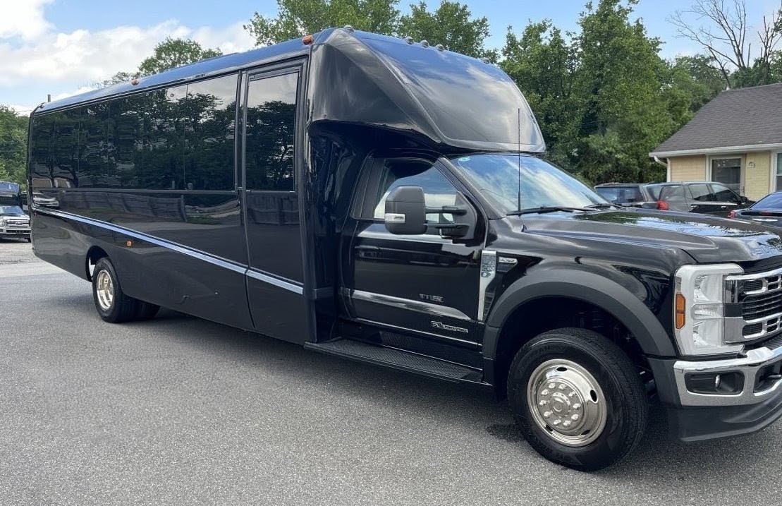 Like-New 2025 Ford F600 Shuttle Bus – 29 Passenger Seating