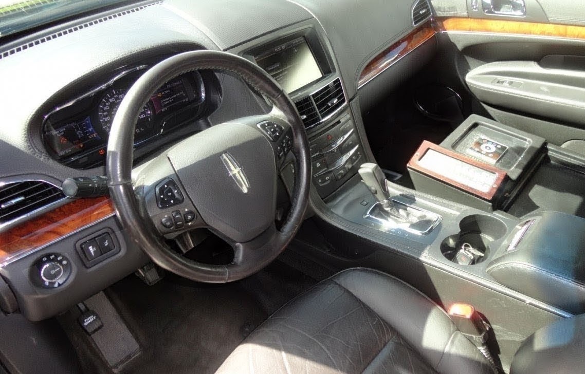2015 Lincoln MKT AWD Limousine