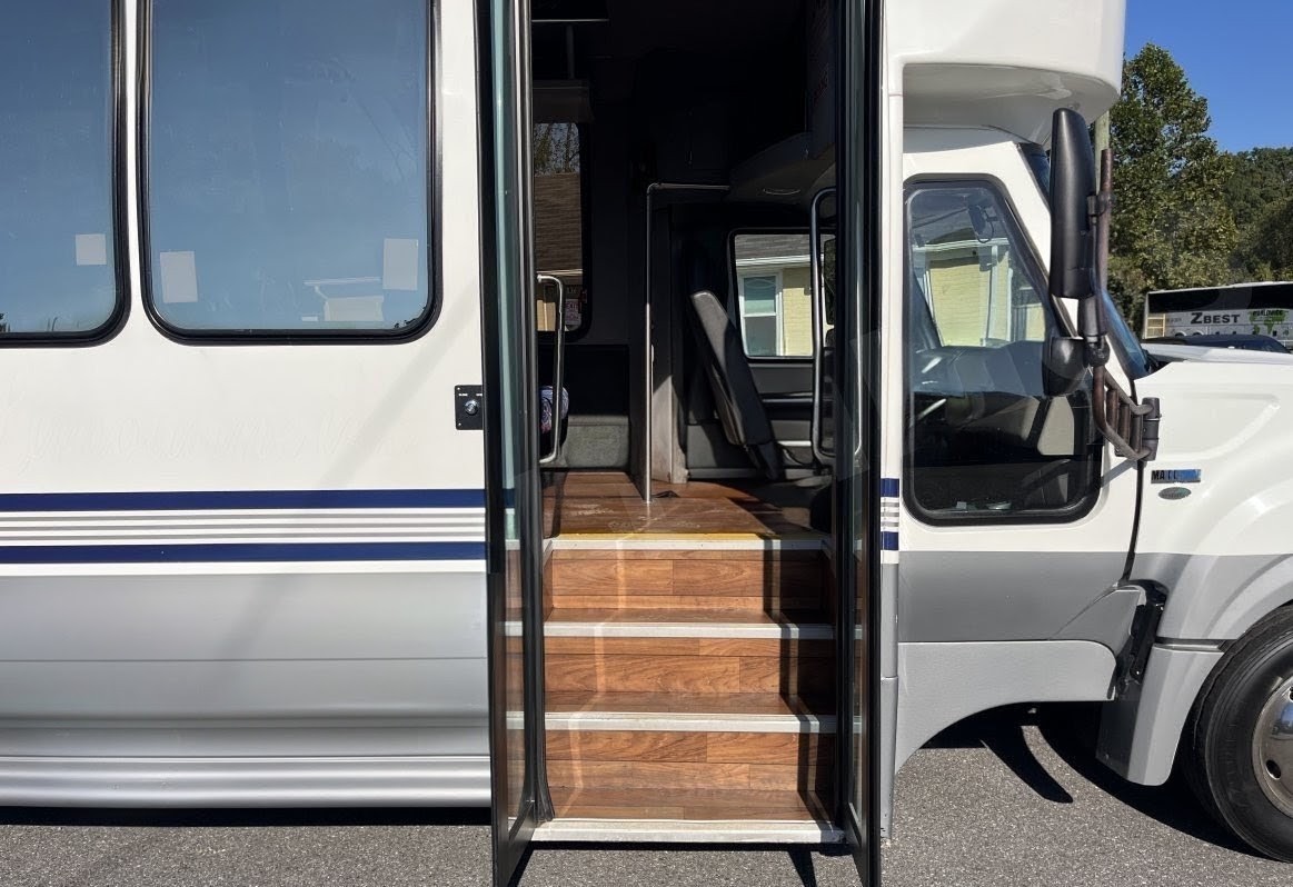 2014 International IC AC Turtle Top – Reliable Shuttle Bus