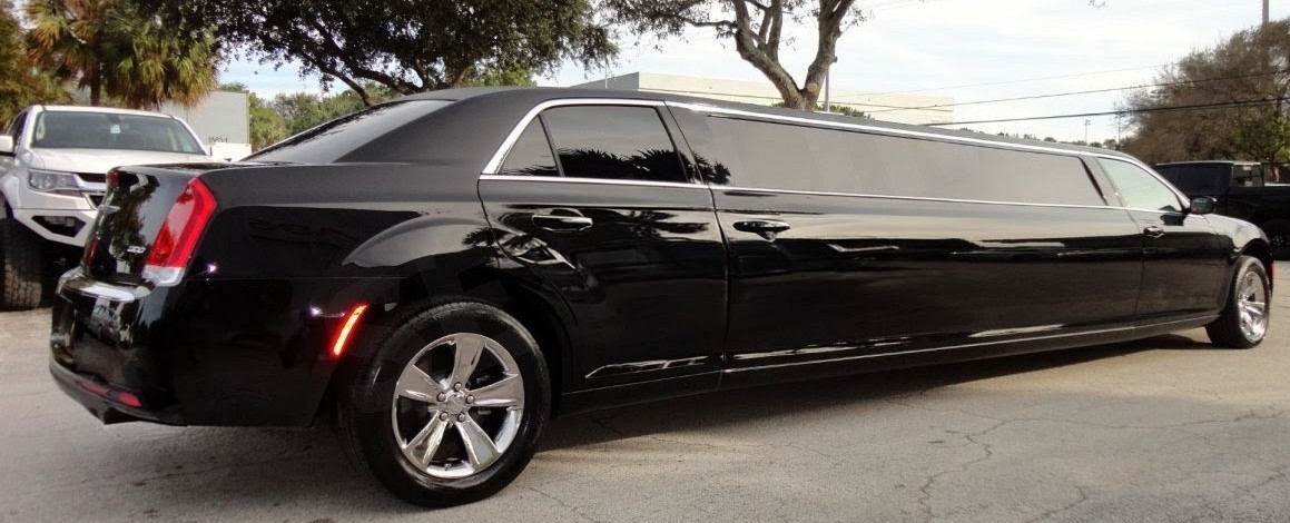 2023 Chrysler 300 - Limousine