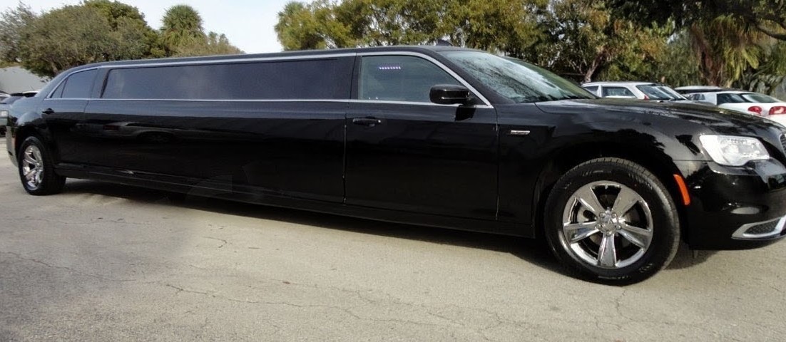 2023 Chrysler 300 - Limousine
