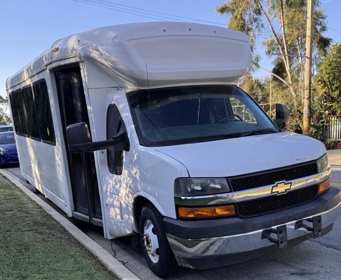 Spacious 2020 Chevrolet E455 Gasoline Limo Bus