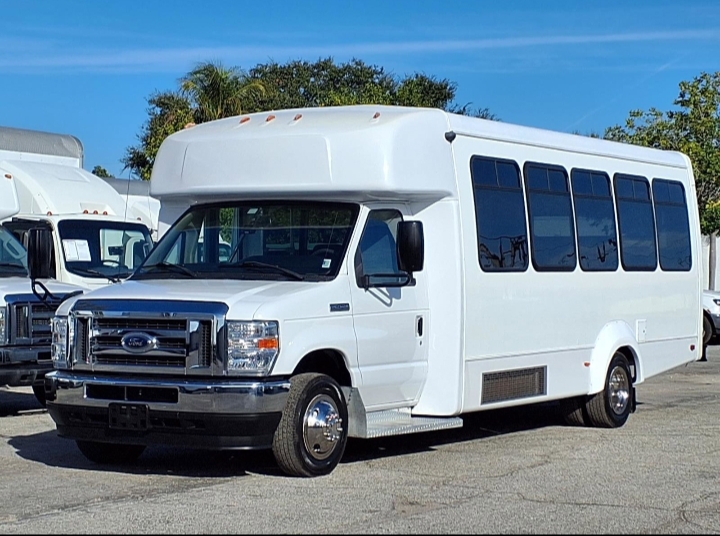 2022 Ford E-450 Shuttle Bus