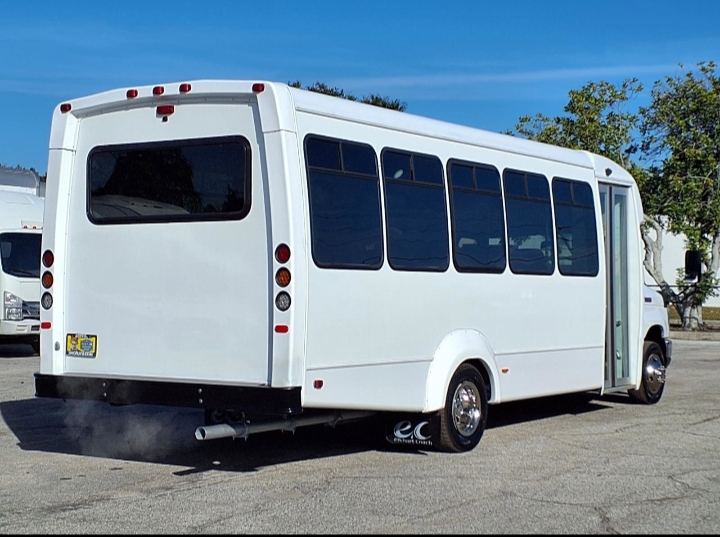 2022 Ford E-450 Shuttle Bus