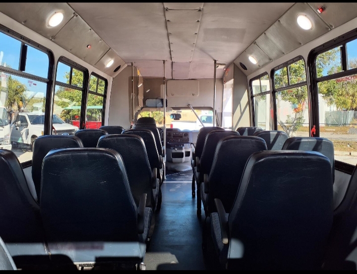 2022 Ford E-450 Shuttle Bus