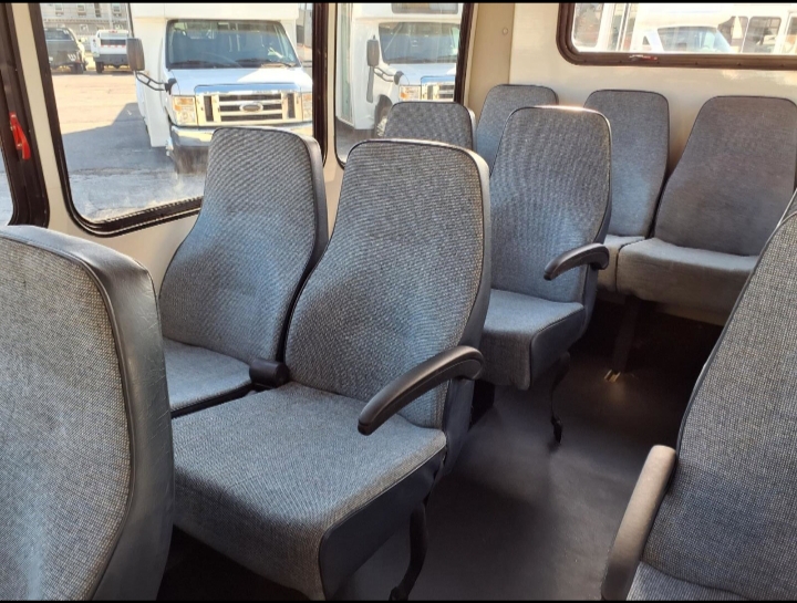 2022 Ford E-450 Shuttle Bus
