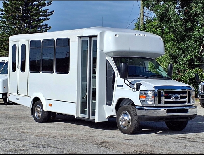 2019 Ford E-350 Shuttle Bus