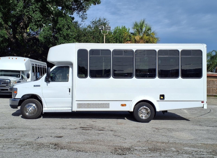 2019 Ford E-350 Shuttle Bus